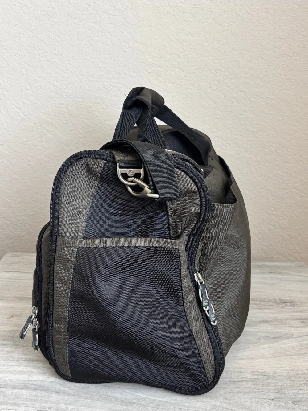 Timberland Men’s Travel Gym Duffle Bag Multi Pocket Olive Green Black Weekender